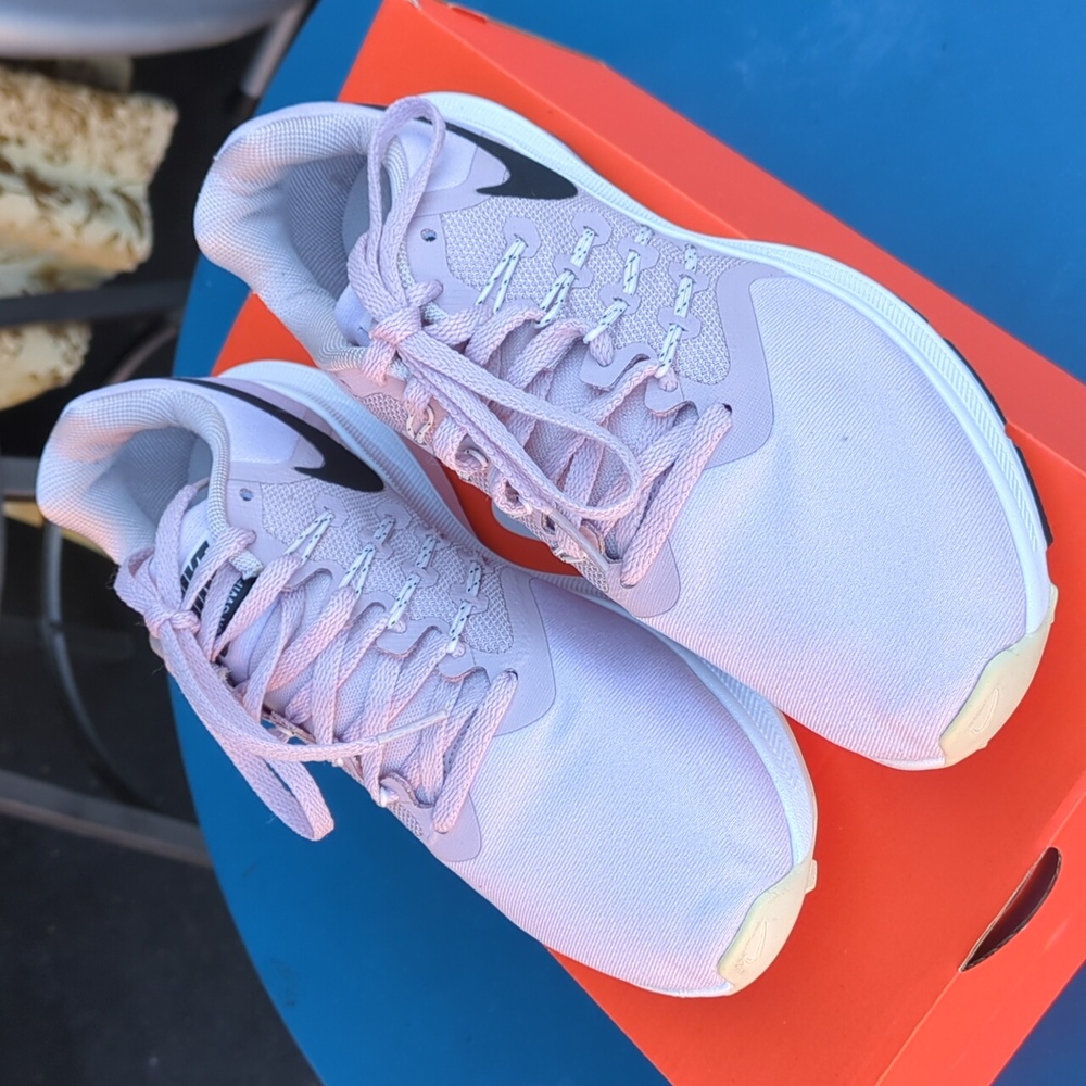Nike Running shoes, Pink Color, Size 8 - Picture 5 of 8